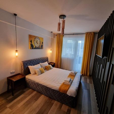 Luxury Apartments Bacau Bagian luar foto