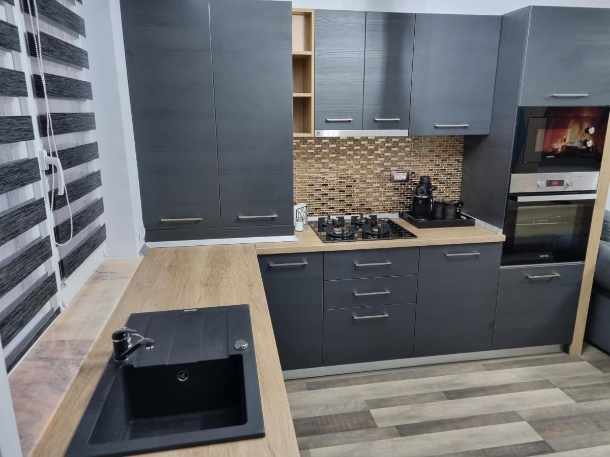 Luxury Apartments Bacau Bagian luar foto