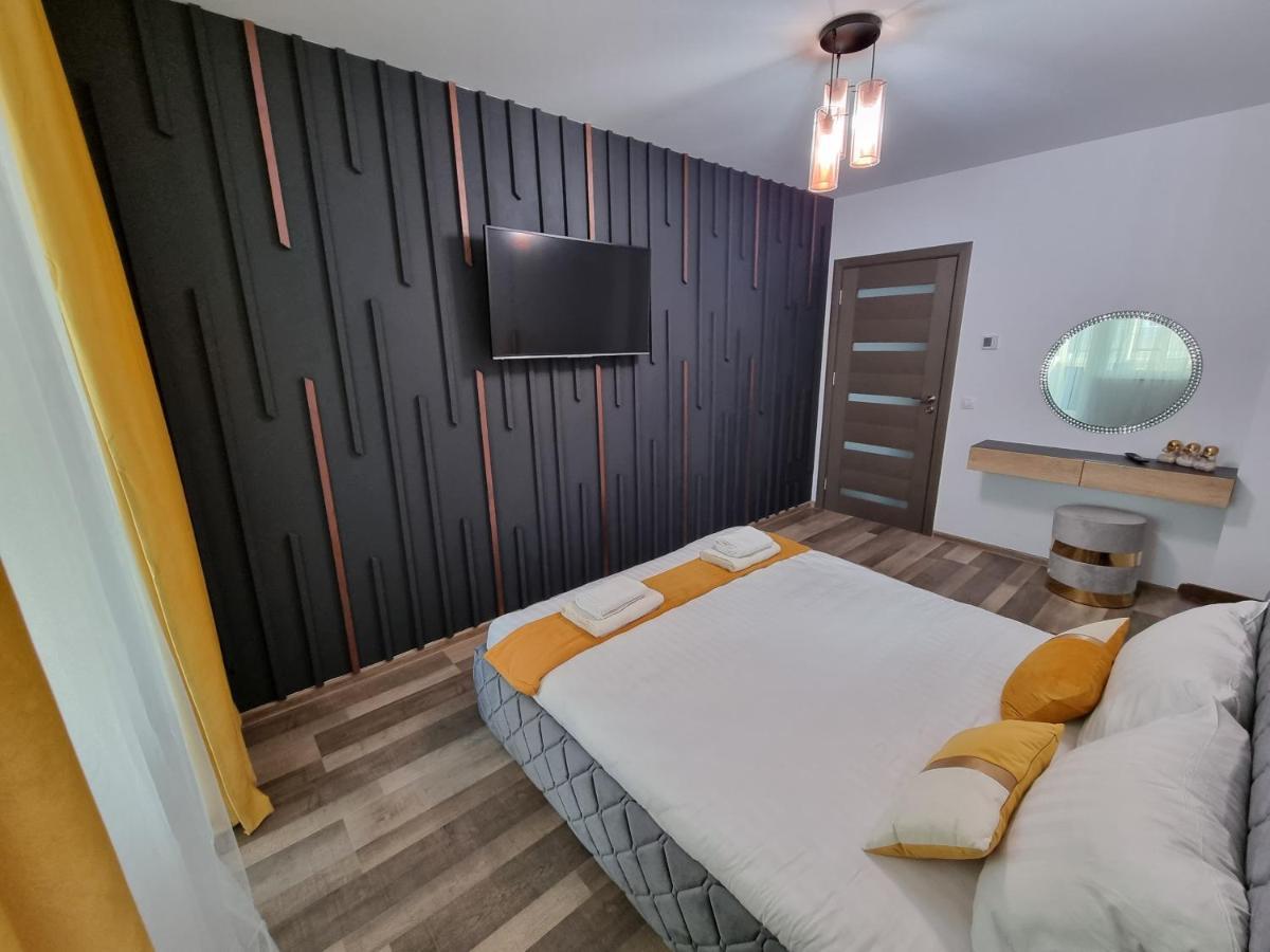 Luxury Apartments Bacau Bagian luar foto