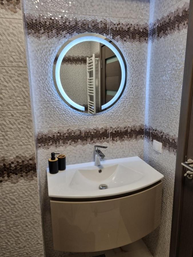 Luxury Apartments Bacau Bagian luar foto