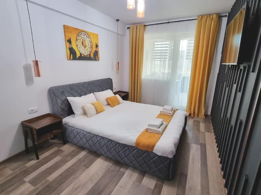 Luxury Apartments Bacau Bagian luar foto