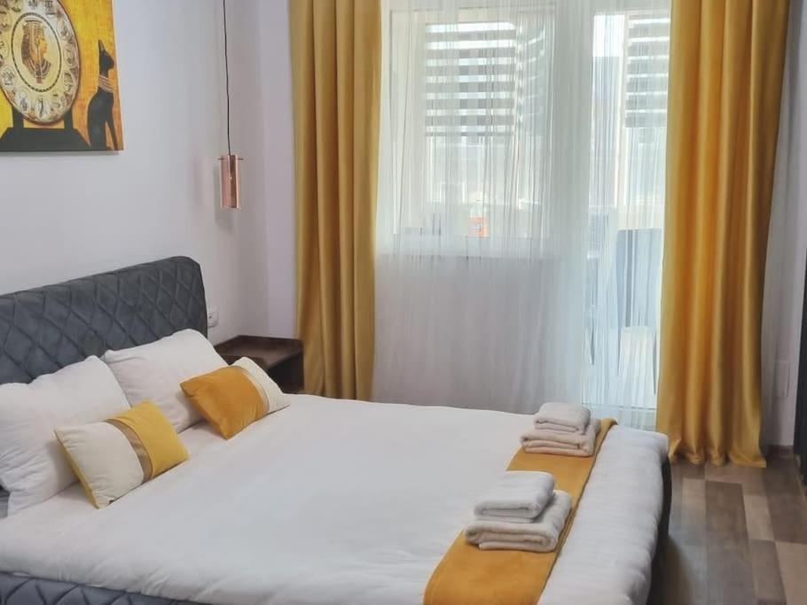 Luxury Apartments Bacau Bagian luar foto