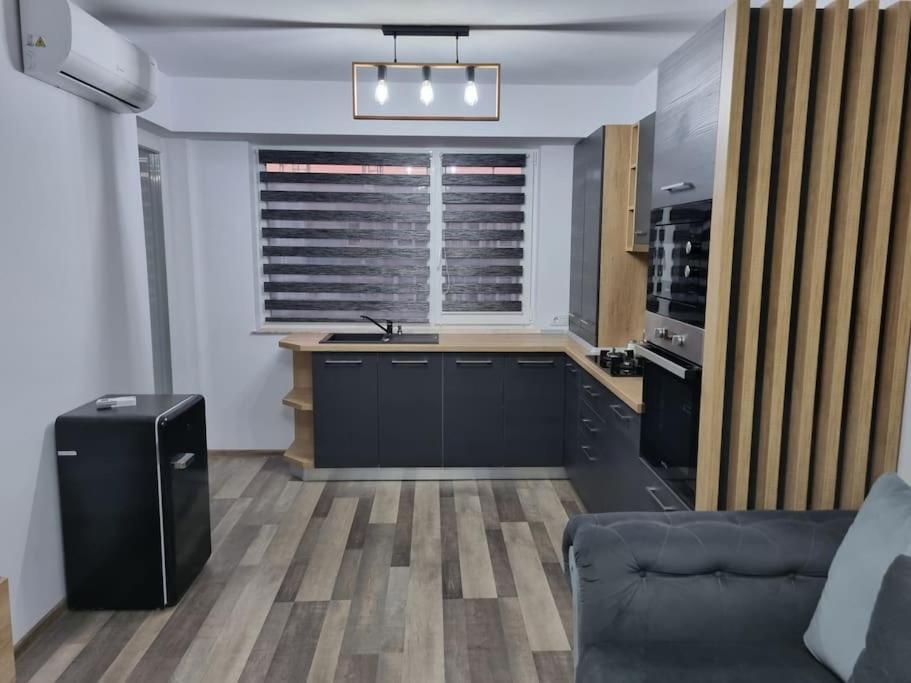 Luxury Apartments Bacau Bagian luar foto