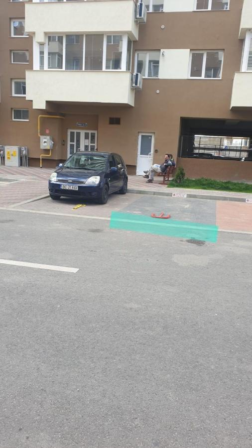 Luxury Apartments Bacau Bagian luar foto